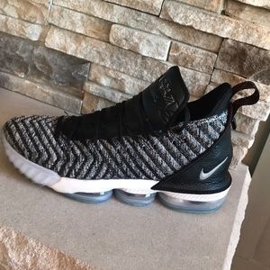 Lebron 16 Men 9.5